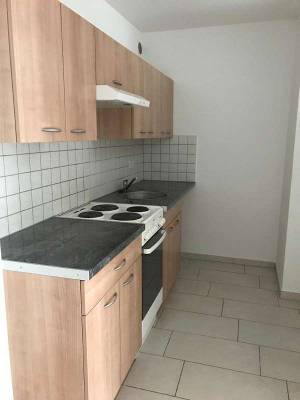 zentral begehbare 3 Zimmer Wohnung inklusive Warmwasser und Heizung zu vermieten – Bild 2
