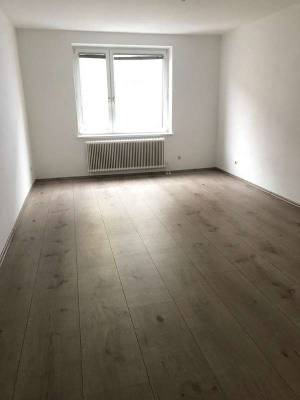 zentral begehbare 3 Zimmer Wohnung inklusive Warmwasser und Heizung zu vermieten – Bild 3