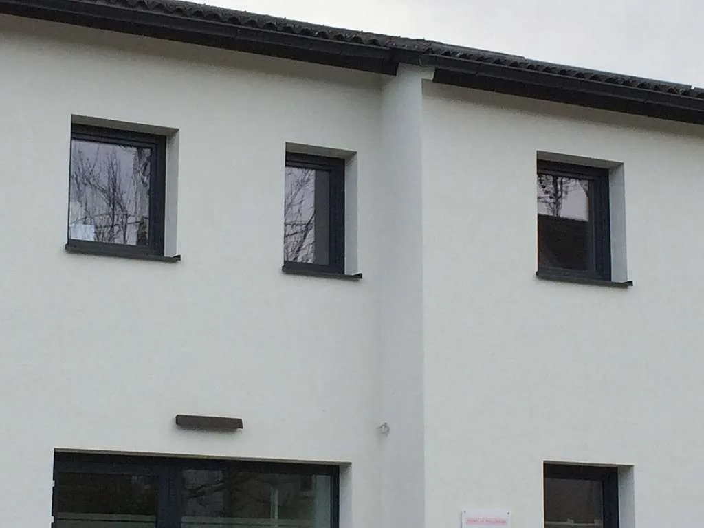 57m² Wohnung mit Küche und Bad im Zentrum Neuhofen – pohled 2