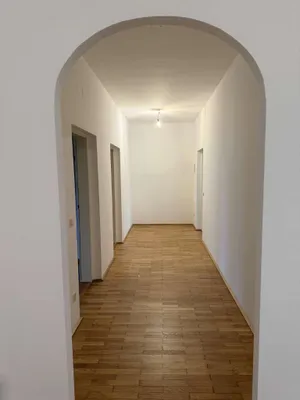 4-Zimmer-Wohnung mieten in Neusiedl am See – 133 m², € 1.060 – Bild 1 von 7