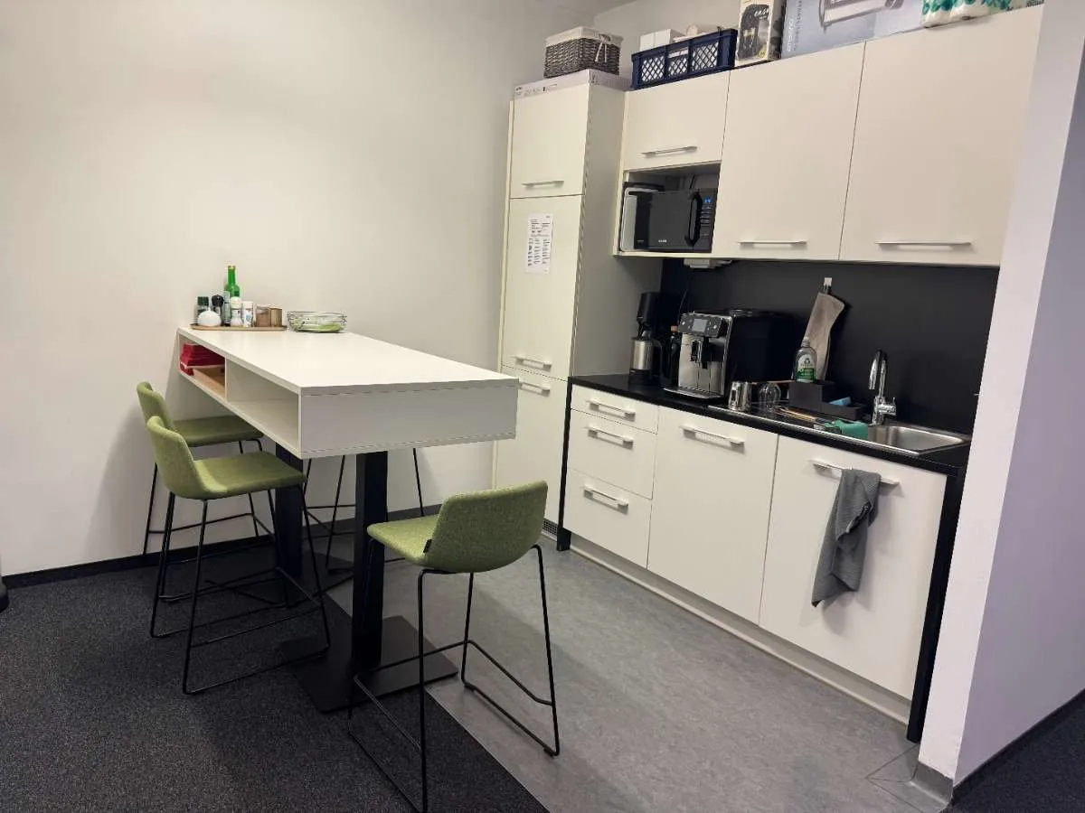 ARBEITSPLATZ im OPEN SPACE um je EUR 150 - HIGH SPEED INTERNET - VOLL AUSGESTATTET - Ansicht 3