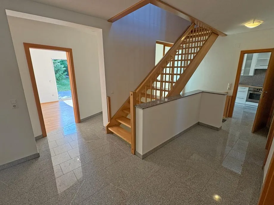 Korneuburg-Nähe: Unterrohrbach - großes modernes Wohnhaus mit 230 m² Wohnfläche - 5 Schlafzimmer – pohled 2