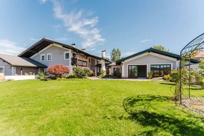 10-Zimmer-Haus kaufen in Braunau am Inn – 280,8 m², € 780.000 – Bild 2 von 15