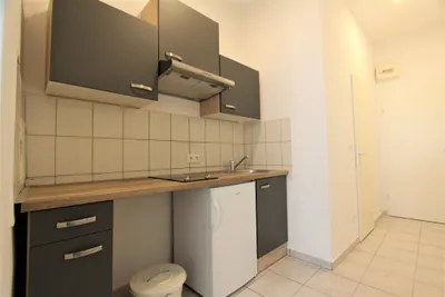 Kurzzeitvermietung! Helle, schön möblierte 1-Zimmer-Wohnung in zentraler Lage! – Bild 3