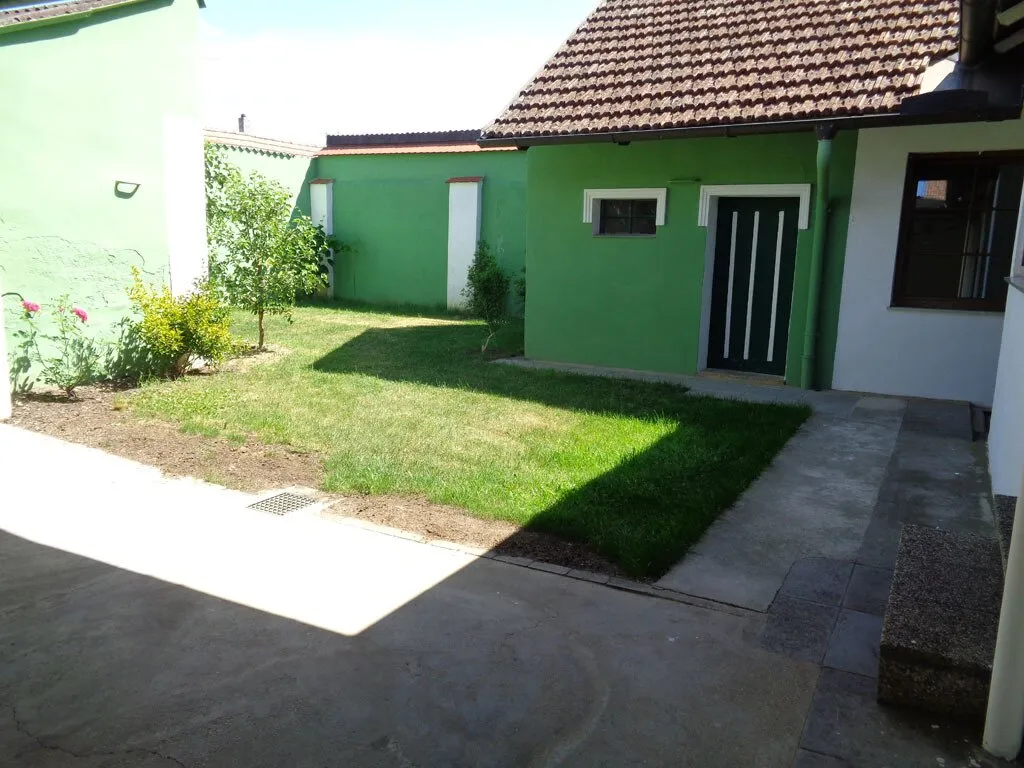 Hohenau: S-Bahn: nettes Wohnhaus mit kleinem Garten im Ortszentrum gelegen - Ansicht 2