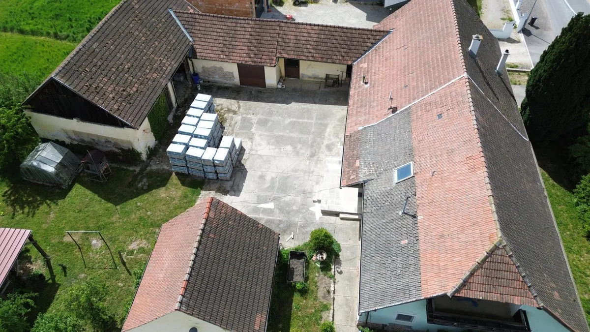 BAUERNHOF MIT VIEL PLATZ FÜR IHR HOBBY - Ansicht 2