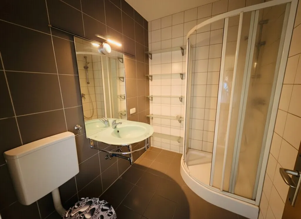 Studentenhit in 8010 Graz: Gemütliche Singlewohnung mit sonniger Loggia und Parkplatzmöglichkeit - Ansicht 3