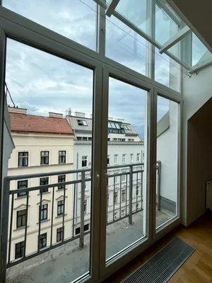 Unbefristete helle DG-Maisonette mit Dachterrasse direkt bei U3 Johnstraße – Bild 2