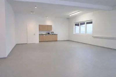 1-Zimmer-Gewerbeimmobilie mieten in Vöcklabruck – 138 m², € 1.311 – Bild 2 von 9