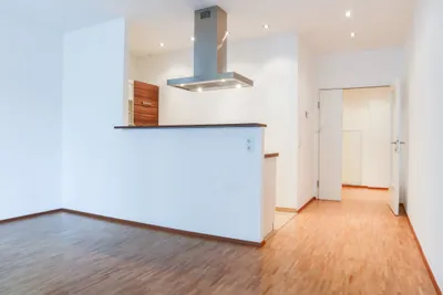 2-ZIMMER MIT LOGGIA! Nähe U1 Südtirolerplatz! ab SOFORT! – Bild 3