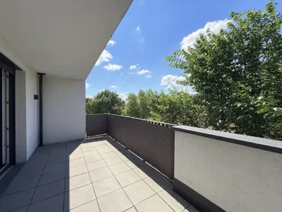 Sonnige 2-Zimmer-Wohnung mit großem Balkon und Kühlung! – Bild 2