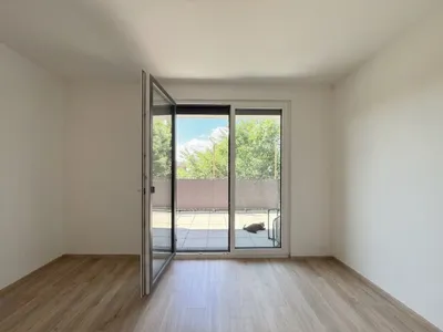 Sonnige 2-Zimmer-Wohnung mit großem Balkon und Kühlung! – Bild 3