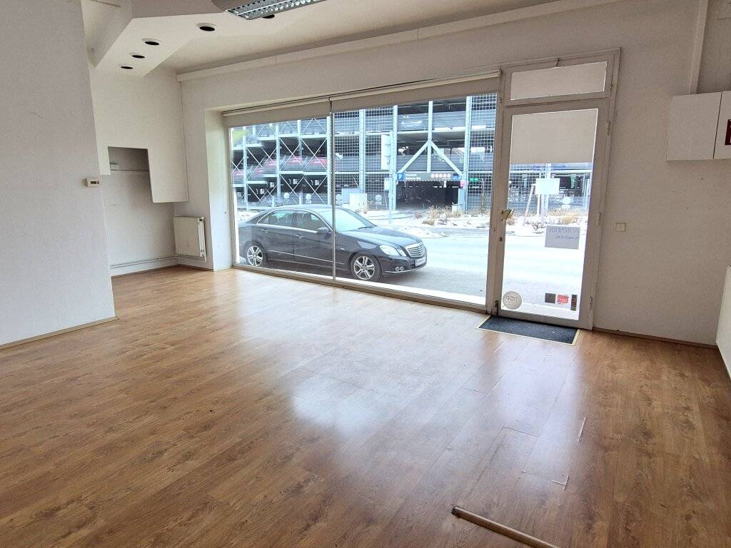 BADEN, zentral gelegenes, ebenerdiges Geschäftslokal / Büro mit großer straßenseitiger Glasfront - Ansicht 2