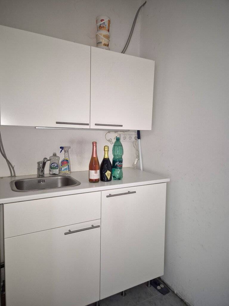 BADEN, zentral gelegenes, ebenerdiges Geschäftslokal / Büro mit großer straßenseitiger Glasfront - Ansicht 3