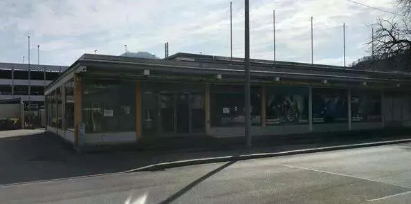 Attraktive Gewerbeimmobilie (Verkaufsraum) - Ansicht 2
