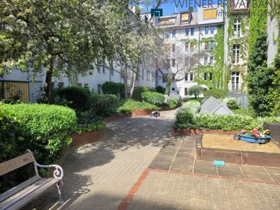 RUHIGE 3 ZIMMER INNENHOF-WOHNUNG IM 3.OG IN U-BAHN NÄHE – Bild 3