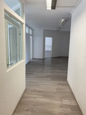 7-Zimmer-Gewerbeimmobilie mieten in Linz – 284 m², € 3.827 – Bild 3 von 26