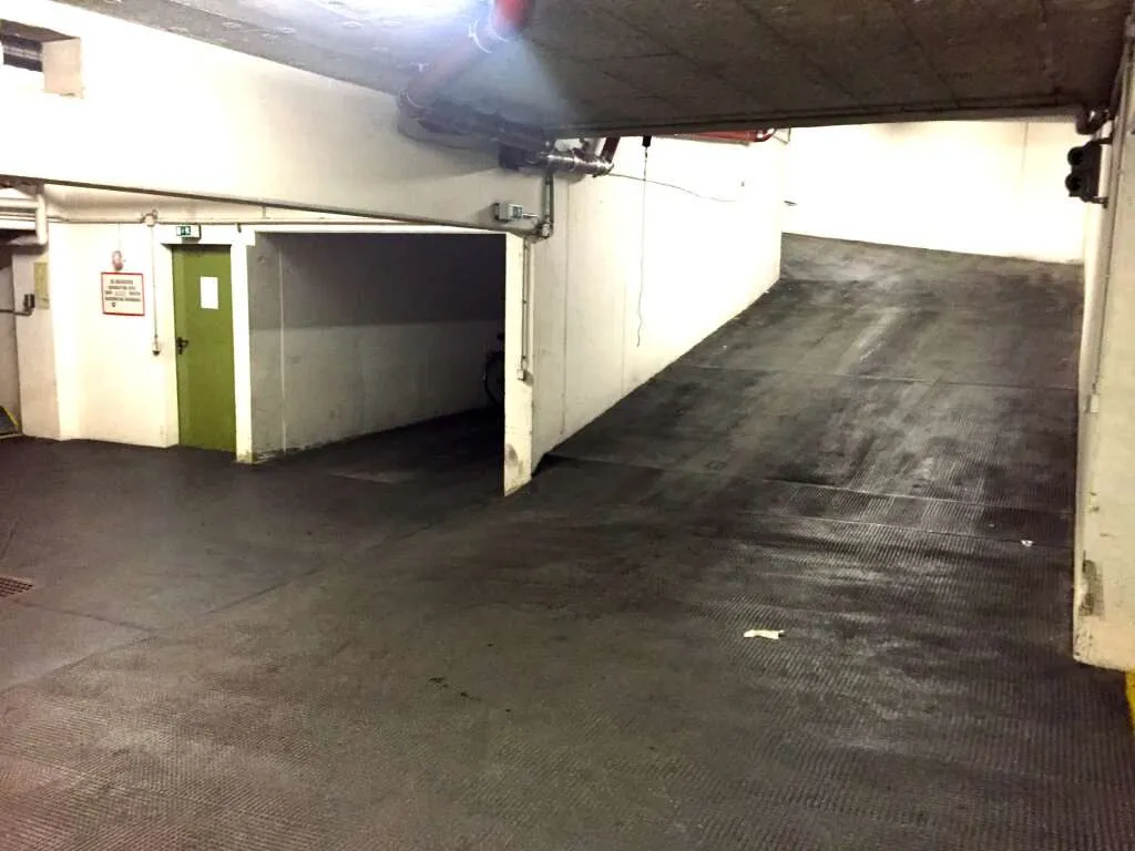 Hebebühnenplatz für kleine Stadtautos - Nähe Bacherpark - Ansicht 3