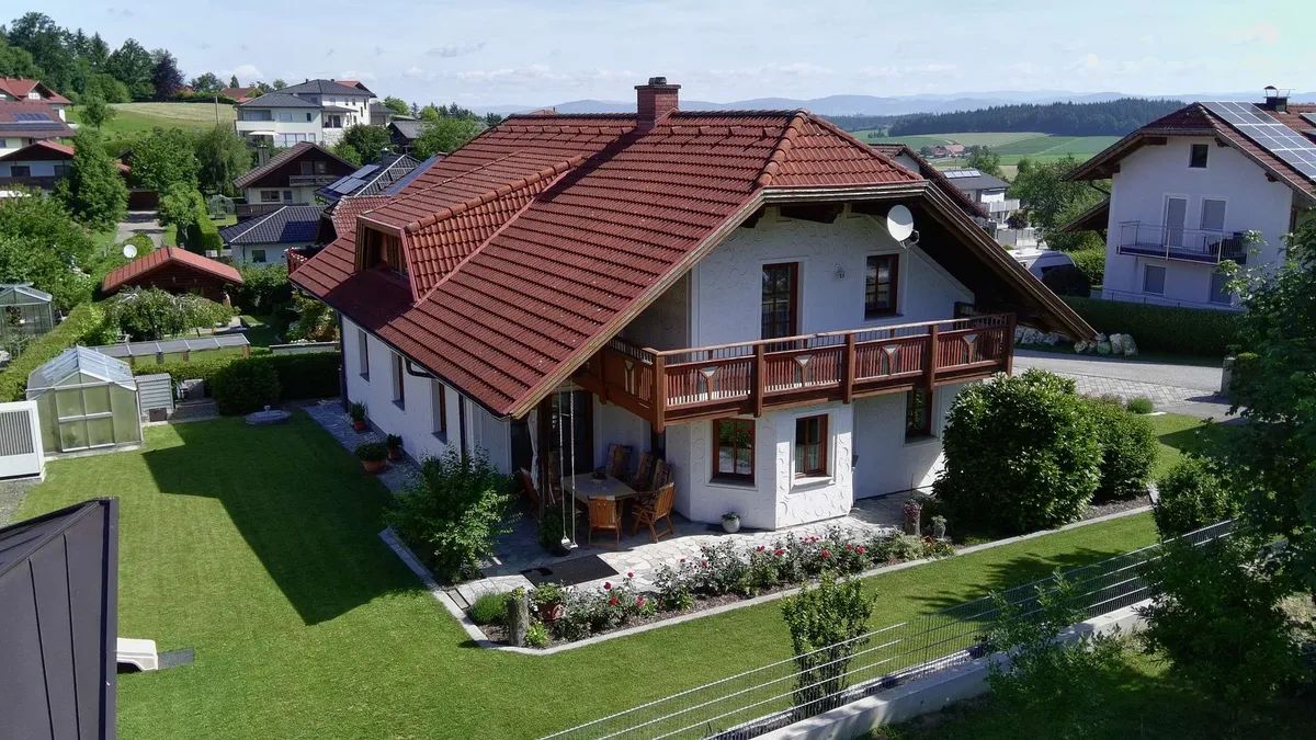 Viel Raum für Familie, Hobby und Zukunft. Ein- oder Mehrfamilienhaus mit Garten in Schardenberg – pohled 2
