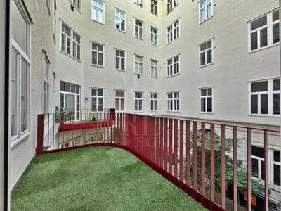 Altbauwohnung mit Balkon im Zentrum – Bild 2