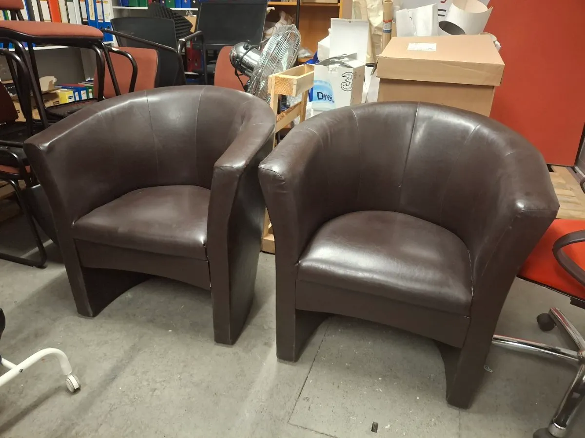 Zu verschenken: Fauteuils / Ohrensessel - Sofas / Sessel (Zustand: Gebraucht)