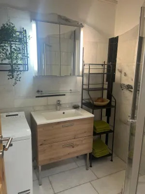 3 Zimmer- Wohnung mit großer uneinsehbarer Terrasse und einer weiteren kleinen Terrasse – Bild 3