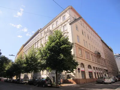 klassischer Altbau 4 Zimmer - geeignet für eine 3er WG