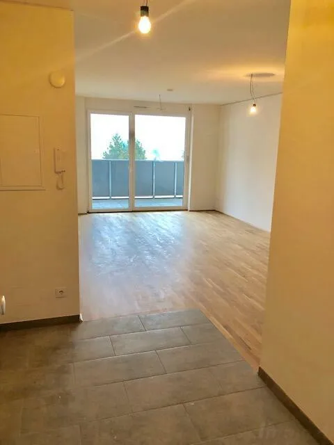 vermietet bis 31.10.2027 - 2 Zimmerwohnung mit Terrasse im 6. OG.+ 1 TG Platz - Ansicht 3