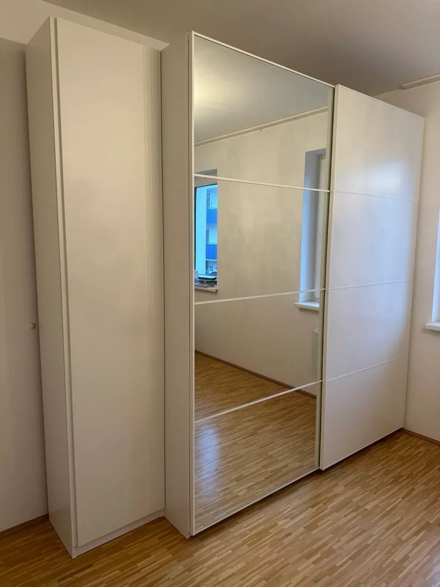 Großer IKEA PAX Kleiderschrank 250 cm - Spiegel, Schiebetüren & Laden, € 590,- (4020 Linz)