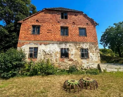 5-Zimmer-Haus kaufen in Perg – 273 m², € 180.000 – Bild 2 von 5
