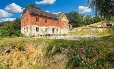5-Zimmer-Haus kaufen in Perg – 273 m², € 180.000 – Bild 1 von 5