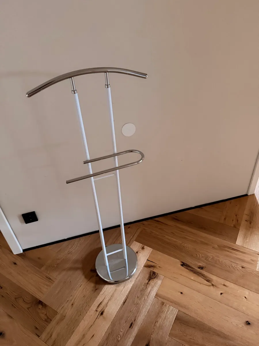 Stummer Diener, € 5,- (3003 Gablitz)