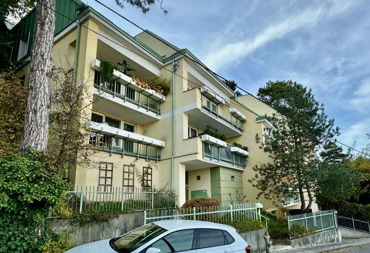 3,5 Zimmer-Wohnung mit Wintergarten und Terrassen, großem Garten und Pool – pohled 2