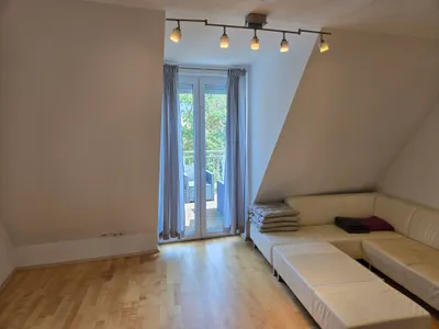 Sonnige Wohnung mit Balkon für Erasmus-StudentInnen, Singles und Paare – Bild 2