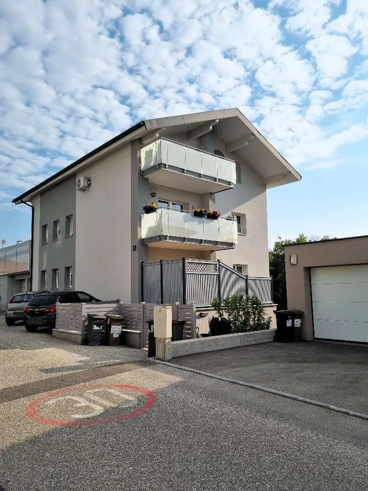 DG-Wohnung im Zentrum von Gallneukirchen - möbliert, mit großem Balkon – pohled 2