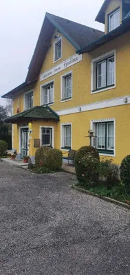 30-Zimmer-Immobilie mieten in Amstetten – 1 600 m², € 600 – Bild 2 von 17