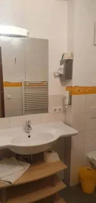 30-Zimmer-Immobilie mieten in Amstetten – 1 600 m², € 600 – Bild 7 von 17