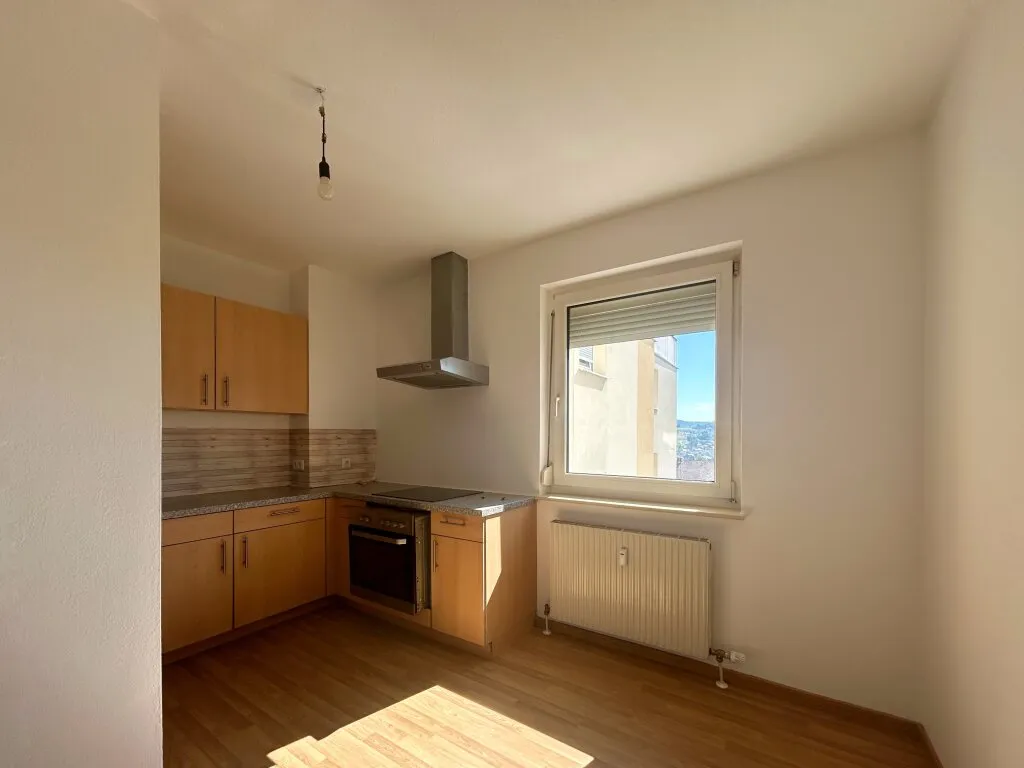 2 ZIMMER WOHNUNG MIT KÜCHE, BALKON UND PARKPLATZ IN SCHWERTBERG - Ansicht 3