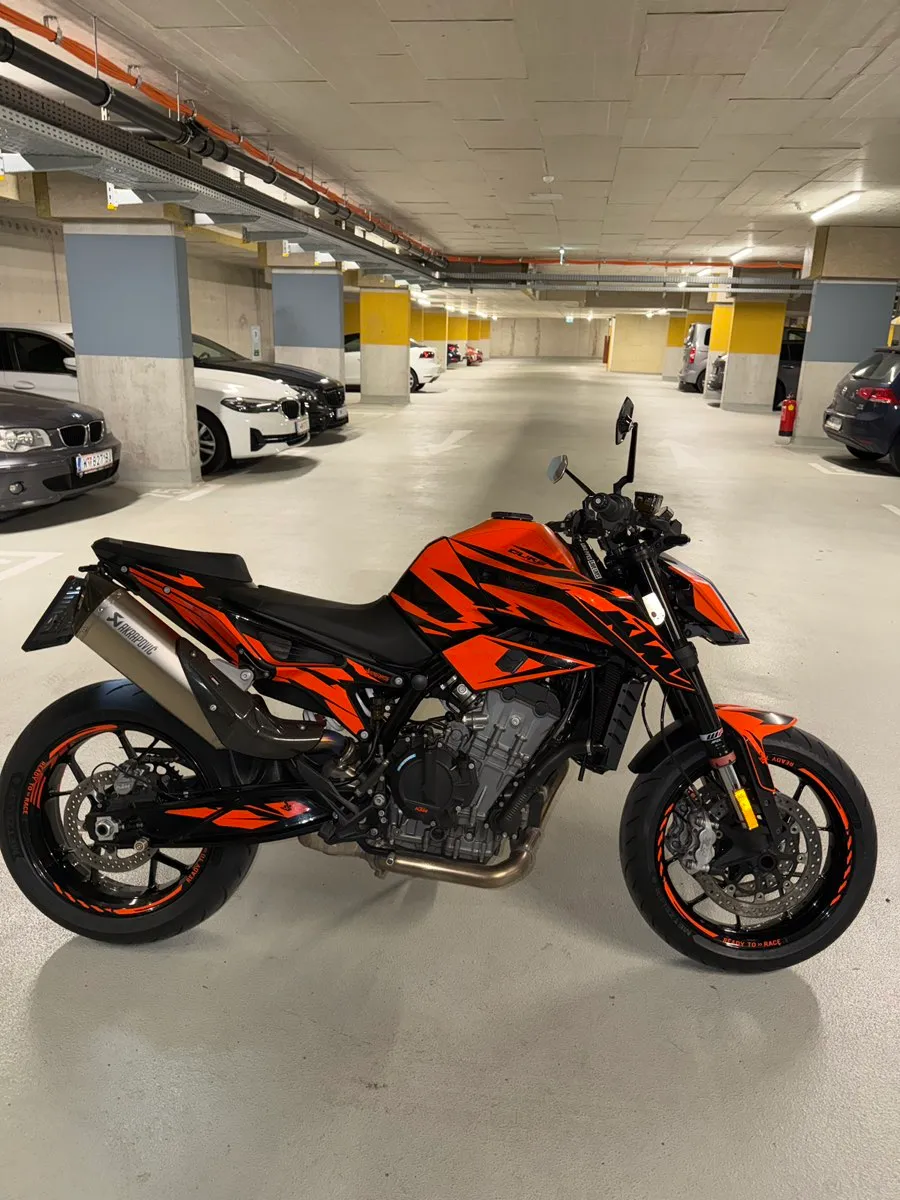 KTM 890