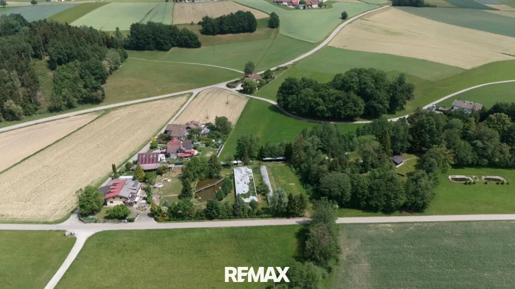 Ländliches Anwesen mit insgesamt ca.14.000 m² Grund - Ansicht 3
