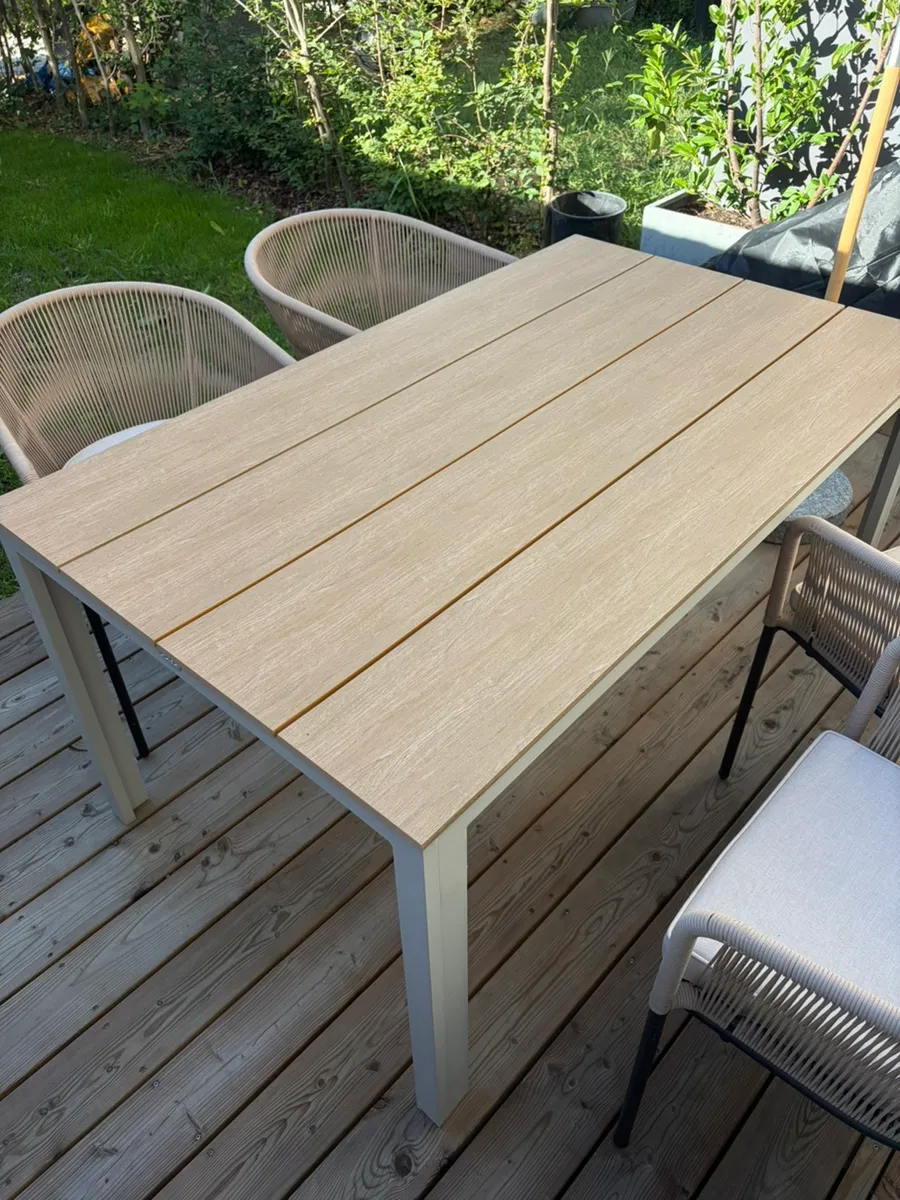 Jysk Gartentisch MARIELYST beige/ weiß 90x150 (ohne Stühle), € 100,- (8010 Graz)