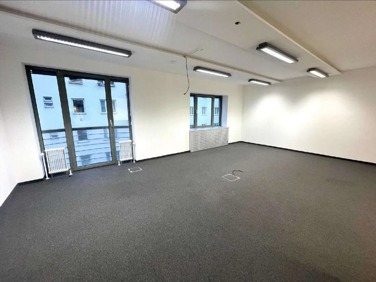 Repräsentative Bürofläche im Historischen Fabianihaus mit Balkon zu mieten - Ansicht 2