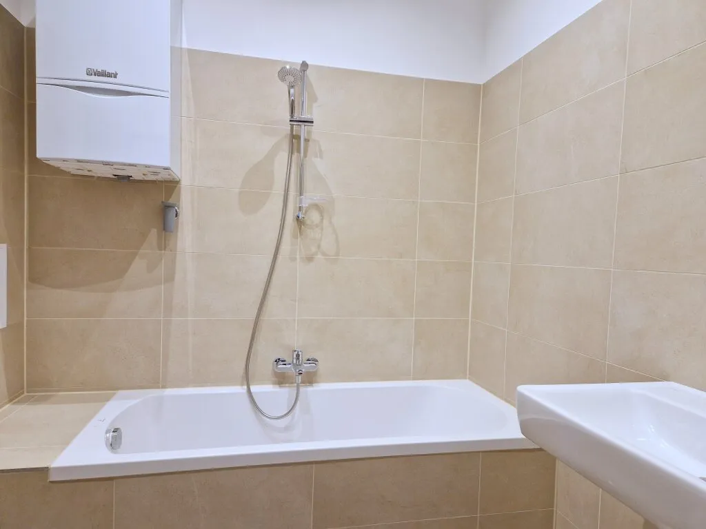 Exklusive 2-Zimmer Altbauwohnung - Erstbezug mit Balkon zum Wohlfühlen! - Widok 3