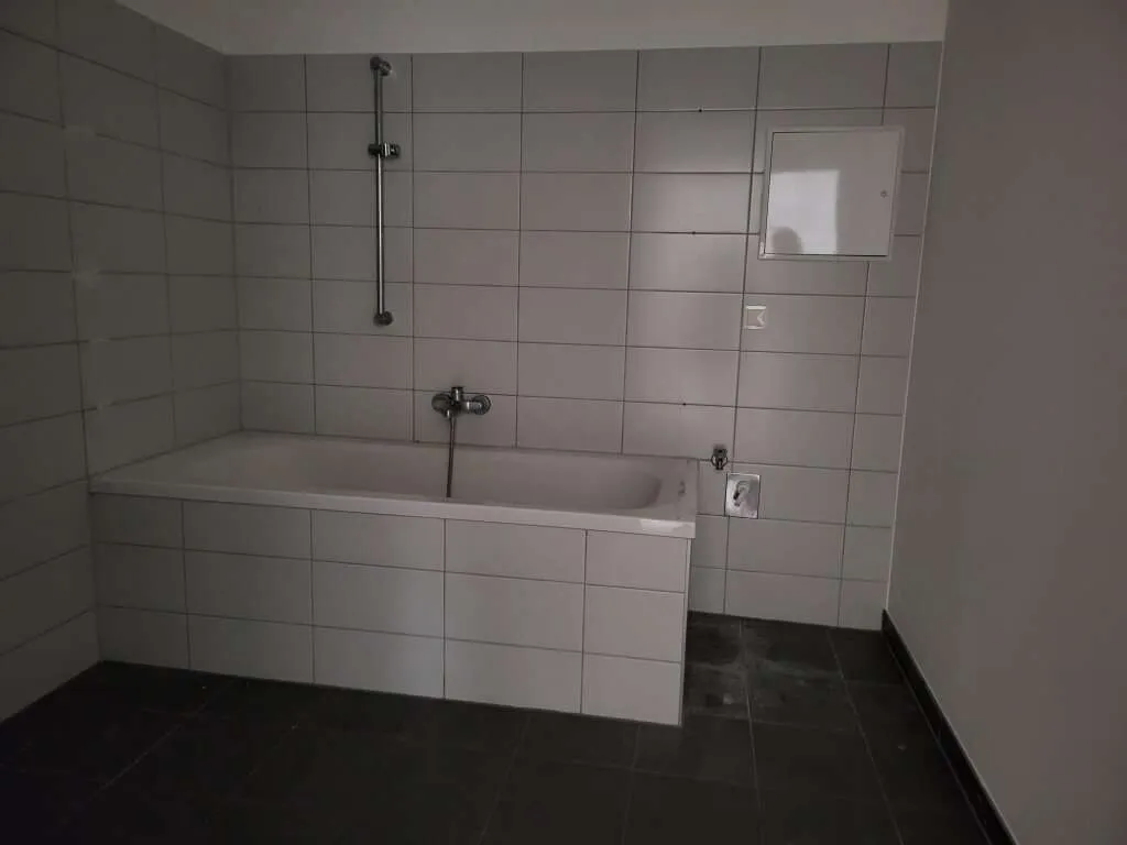 Unbefristete 3-Zimmer-Wohnung mit Loggia! - Widok 2