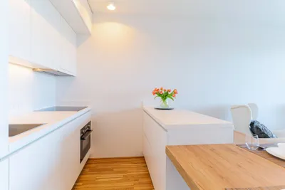 All inclusive mit Riesenbalkon!!! Strom, Heizung, Fitnessraum, Internet + TV und Concierge inklusive! – Bild 2