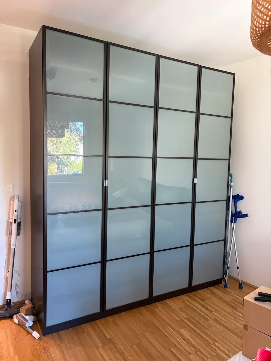 IKEA PAX Kleiderschrank 200x60x236 cm - FEVIK Milchglas - inkl. Innenausstattung, € 490,- (1180 Wien)