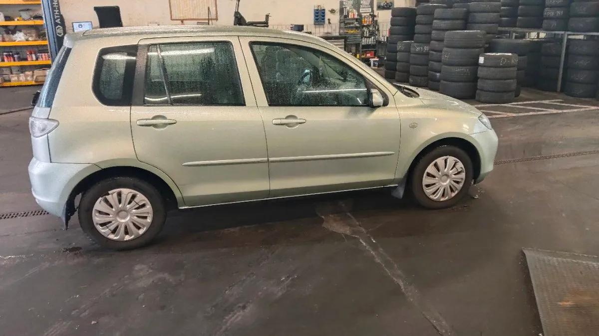 Mazda Mazda2 2006 photo 3
