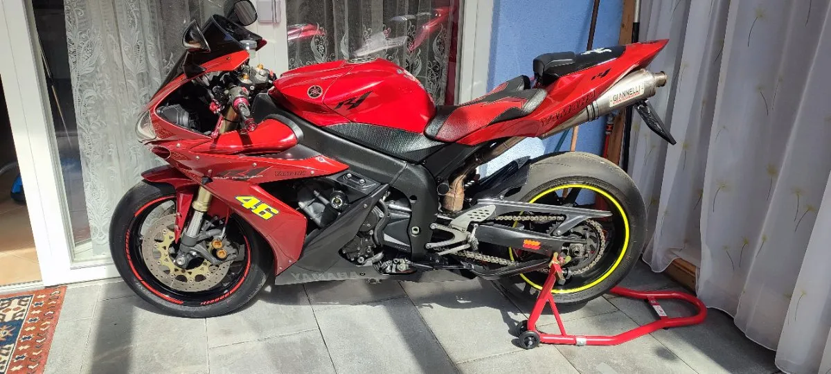 Yamaha FZ 1