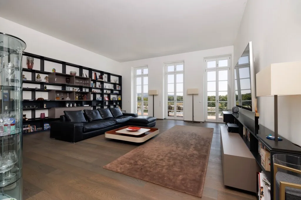 NEUER PREIS! MÖBLIERTE LUXUSWOHNUNG mit 4 SZ!!! Hohen Decken, Terrassen und Blick auf die Donau!!! – pohled 3