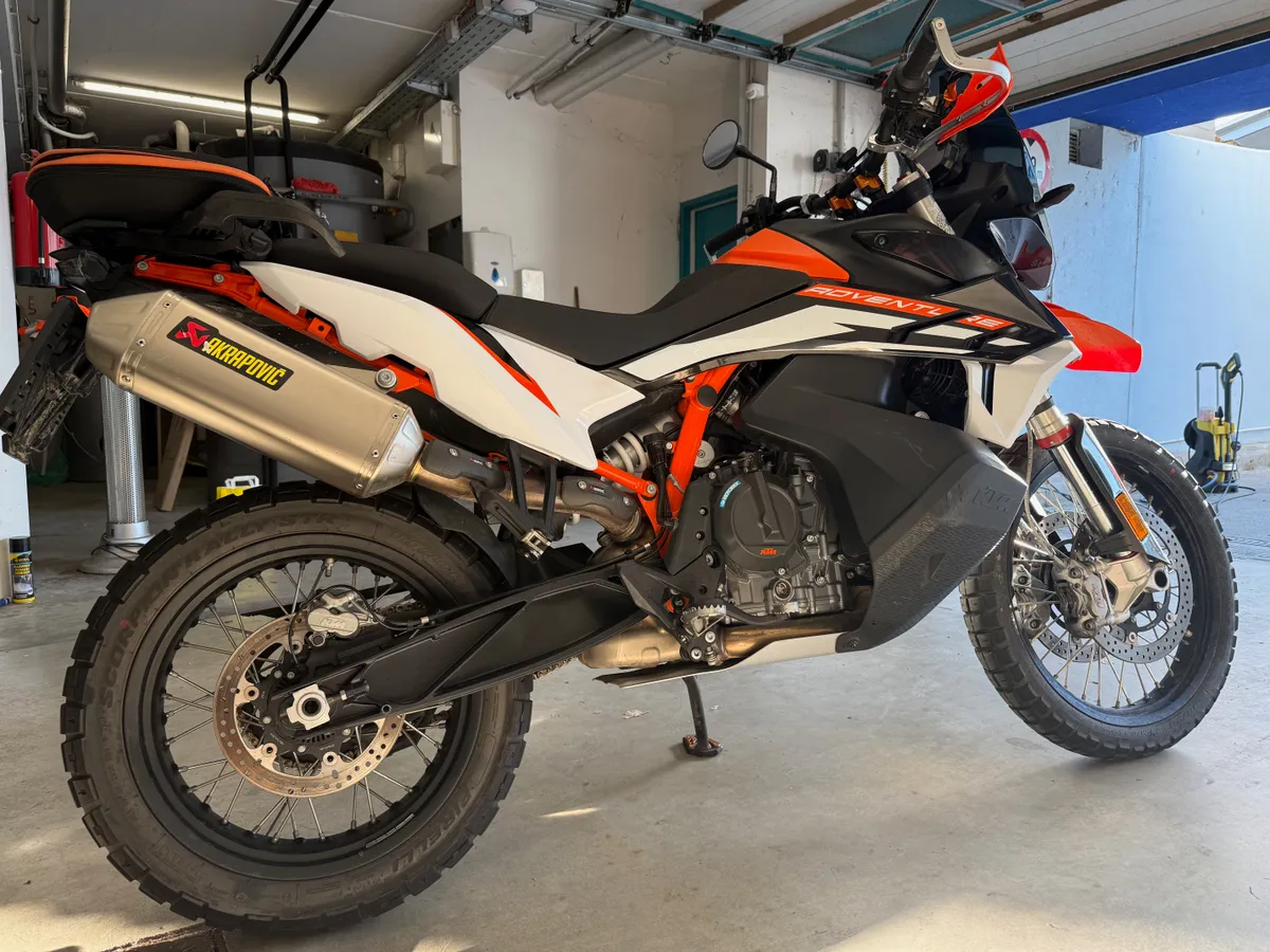 KTM 890